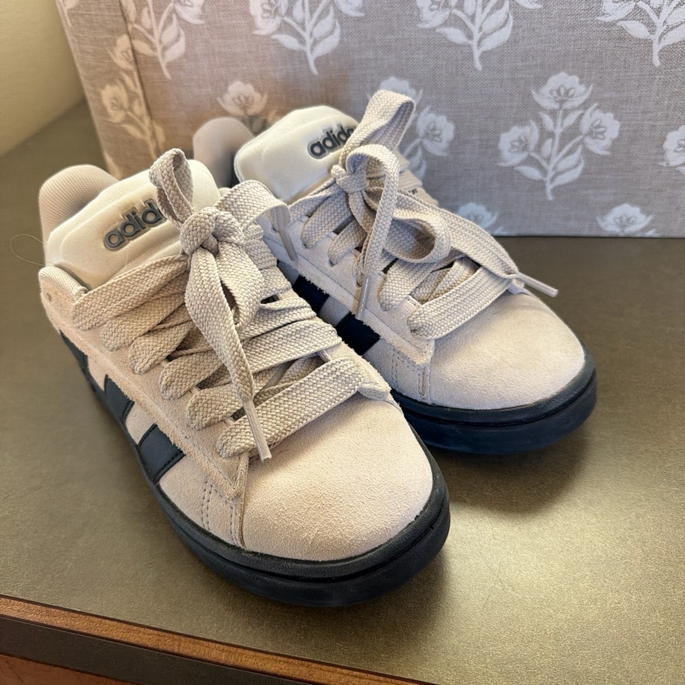 Adidas Alpha Courts / Campus 00’s look alike